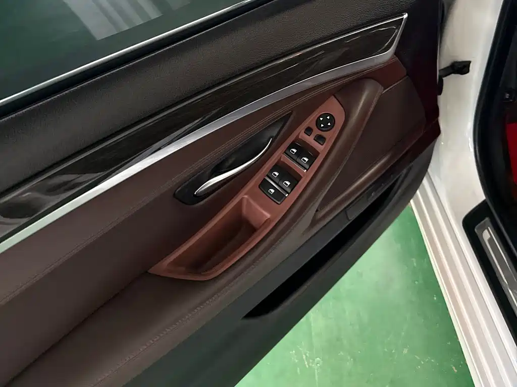 BMW 5 Series 2016 — фото 12