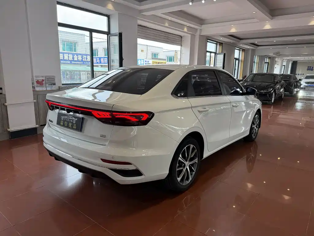 Geely Emgrand 2022 — фото 15