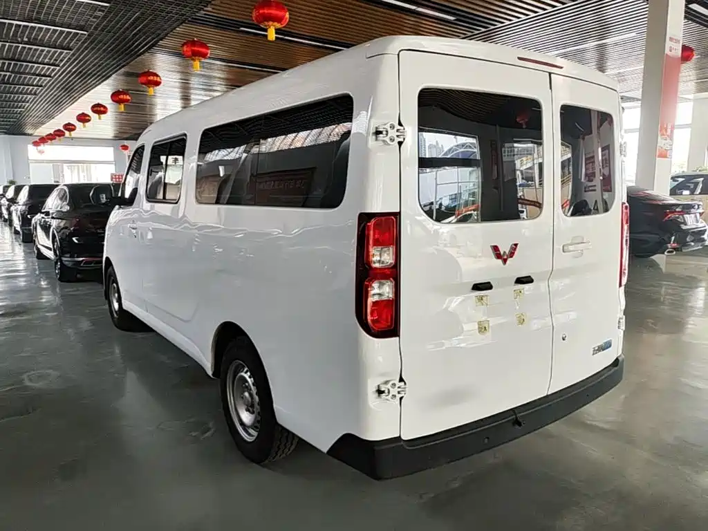 Wuling Yangguang 2025