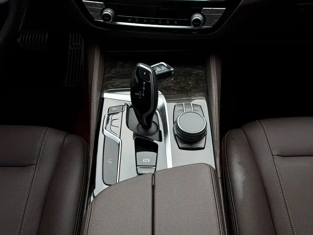 BMW 5 Series 2020 — фото 15