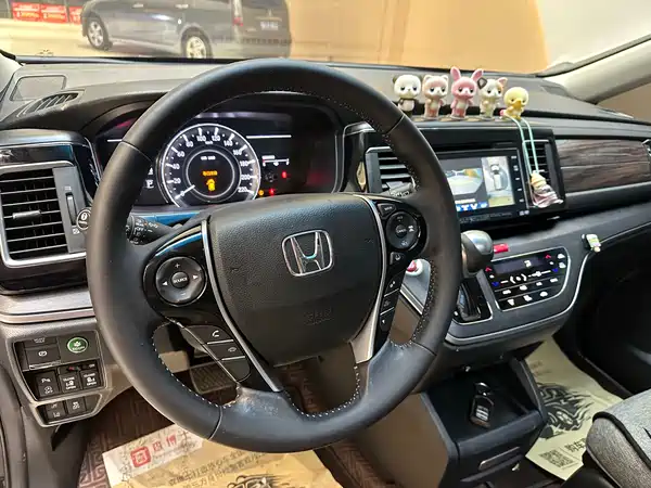 Honda Elysion 2016