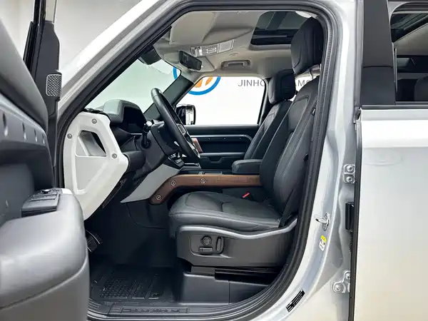 Land Rover Defender 2022