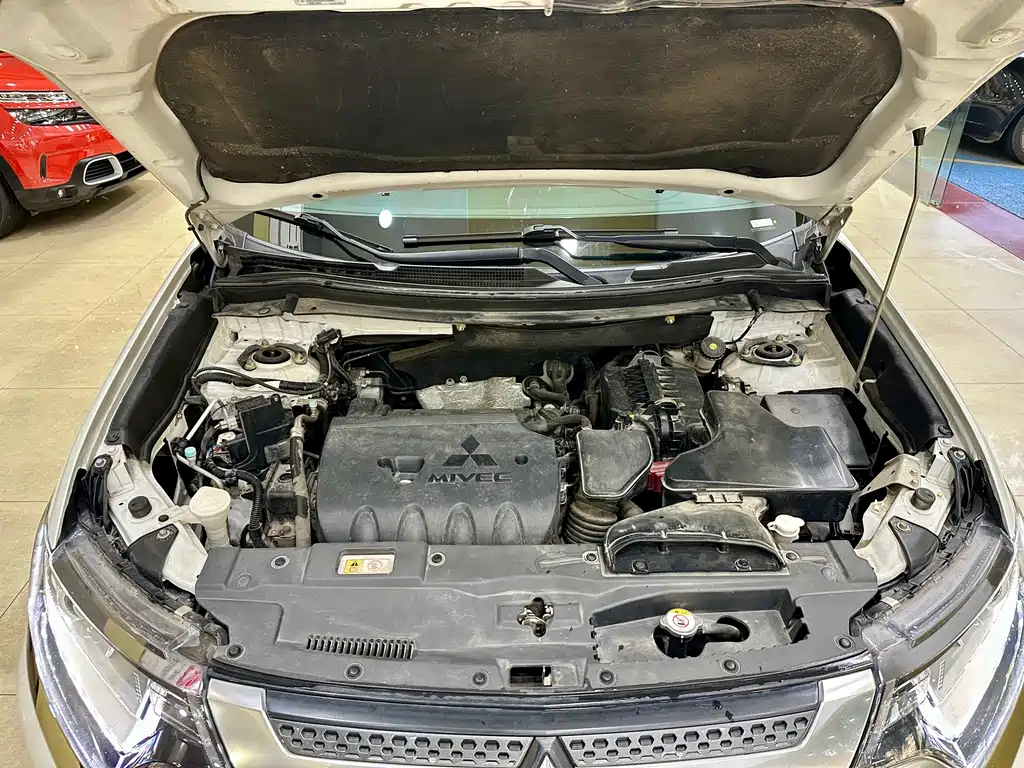 Mitsubishi Outlander 2020 — фото 20