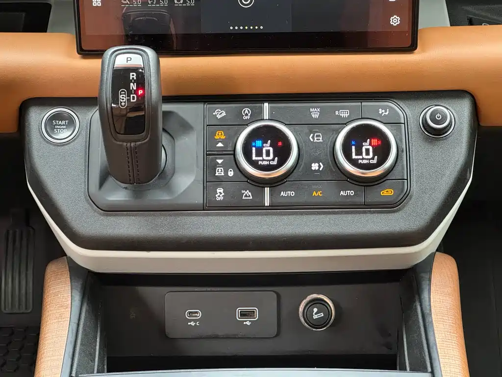 Land Rover Defender 2022 — фото 12