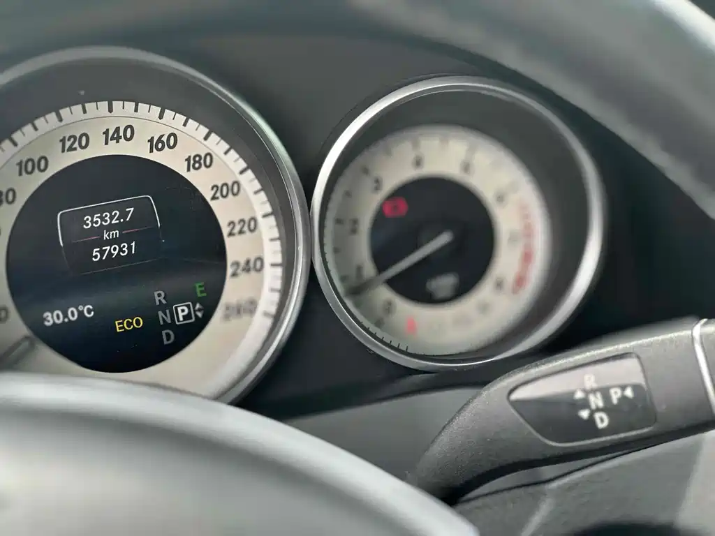 Mercedes-Benz E-Class 2015 — фото 10