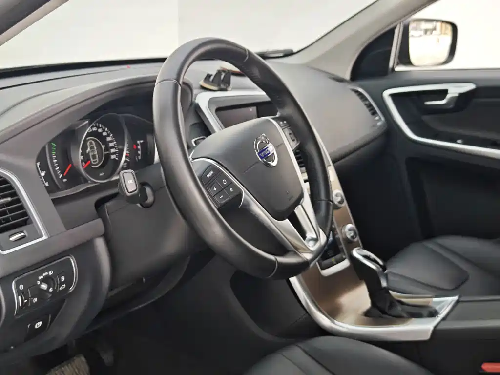 Volvo XC60 2017 — фото 22