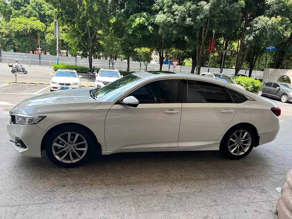 Honda Accord 2022 — фото 10