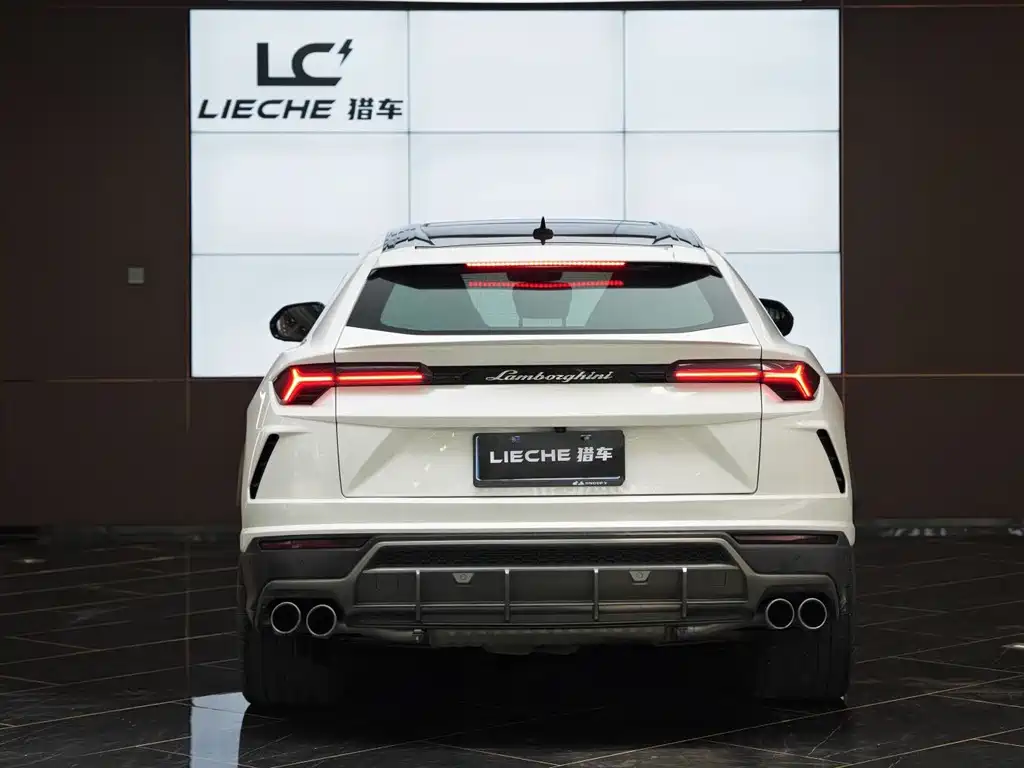 Lamborghini Urus 2018 — фото 16