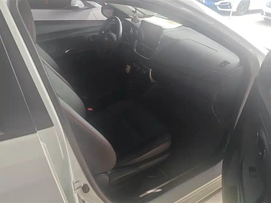 Toyota Yaris L 2021 — фото 8