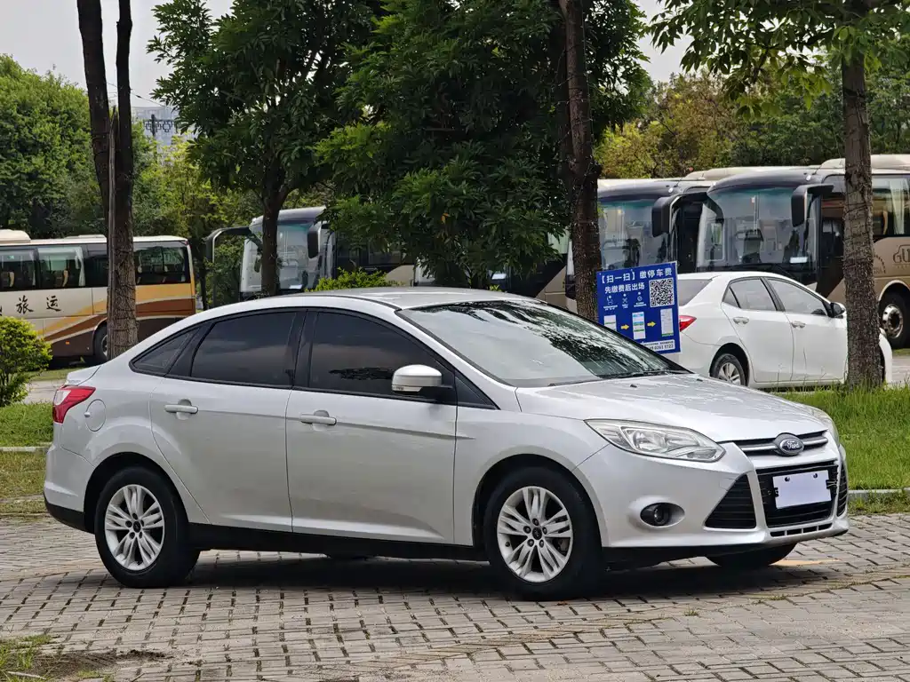 Ford Focus 2015 — фото 3