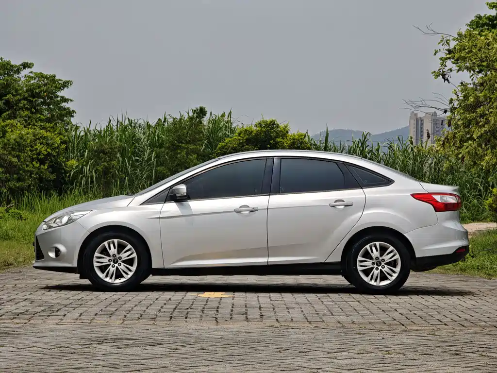 Ford Focus 2015 — фото 13