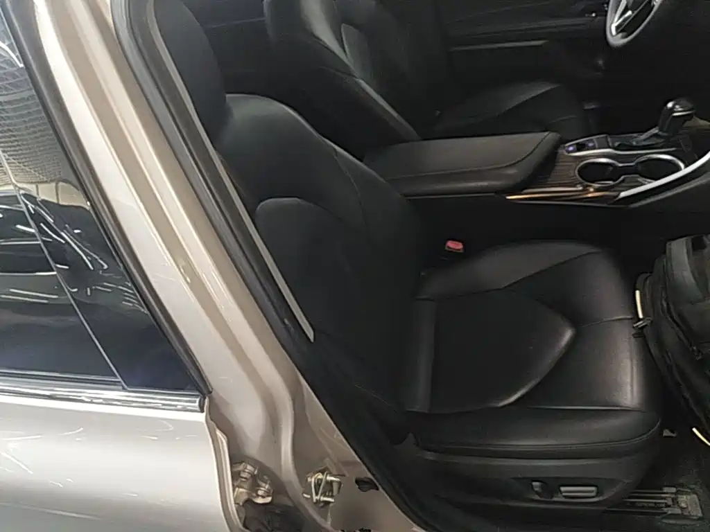 Toyota Camry 2019 — фото 25