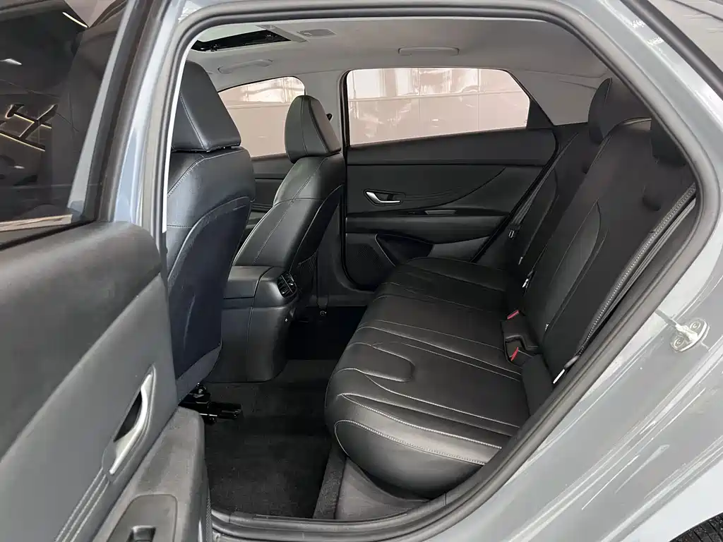 Hyundai Elantra 2022 — фото 13