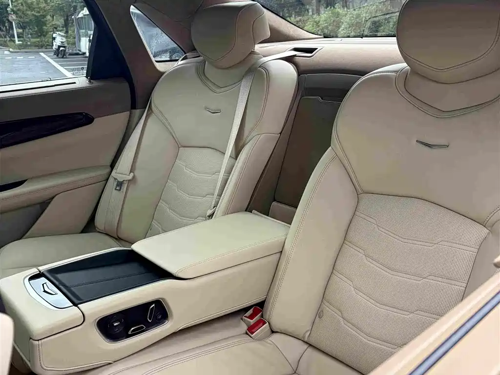 Cadillac CT6 2016 — фото 15