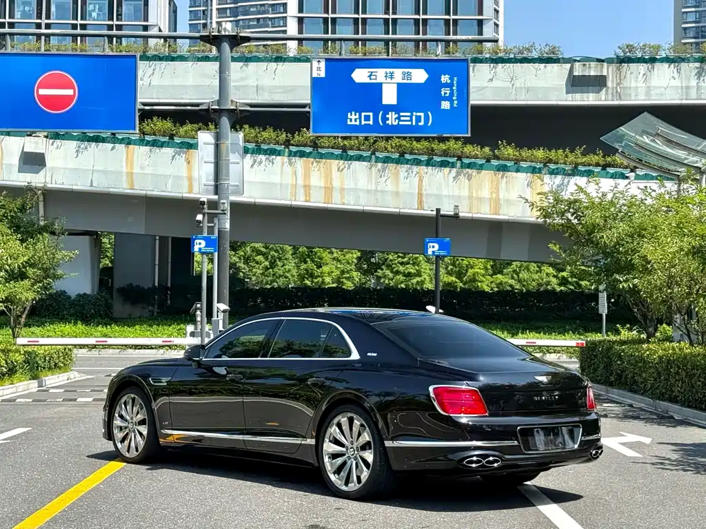Bentley Flying Spur 2021 — фото 9