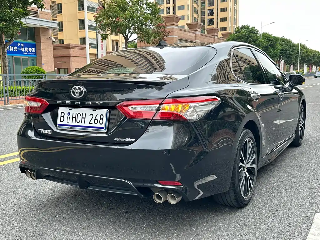 Toyota Camry 2019 — фото 4