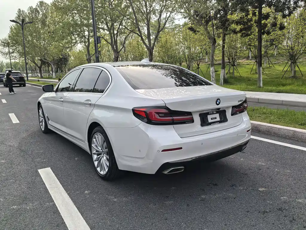 BMW 5 Series 2021 — фото 12