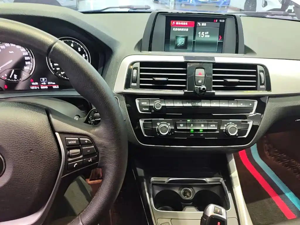 BMW 1 Series 2019 — фото 13