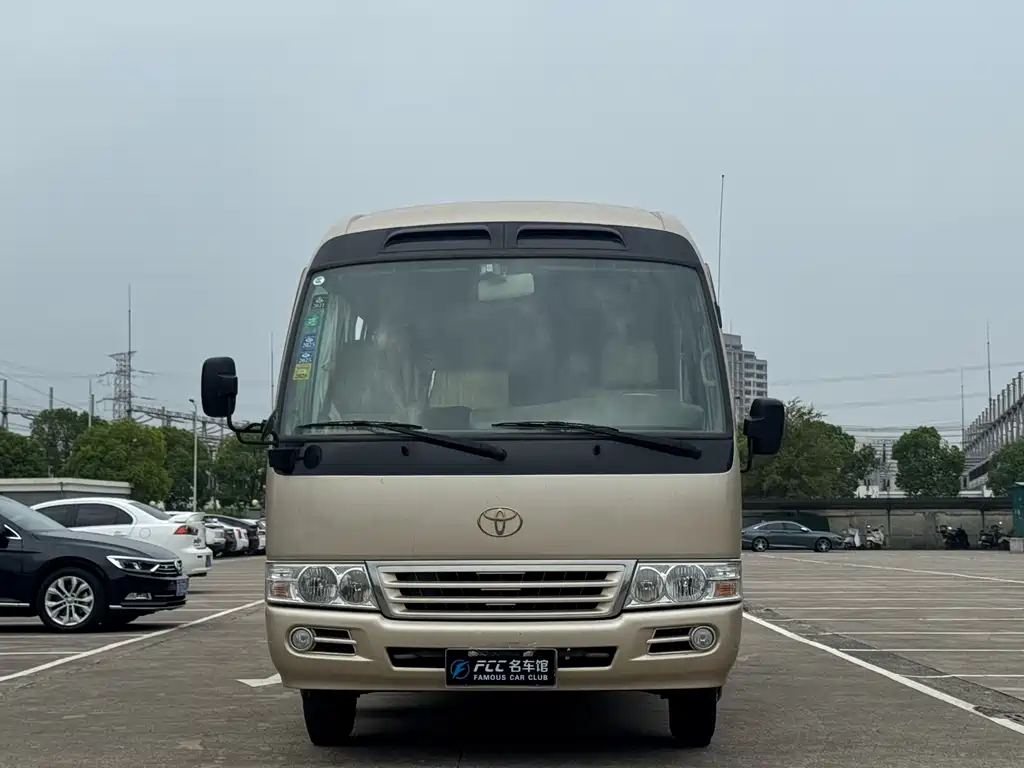 Toyota Coaster 2011 — фото 3