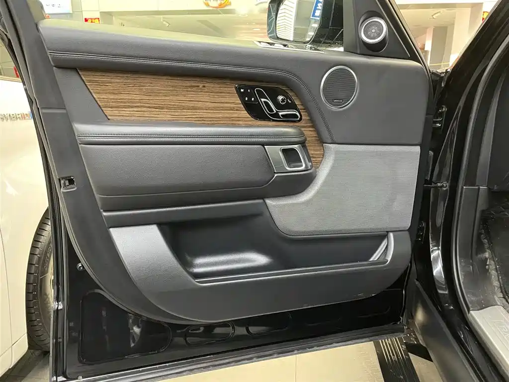 Land Rover Range Rover 2019 — фото 13