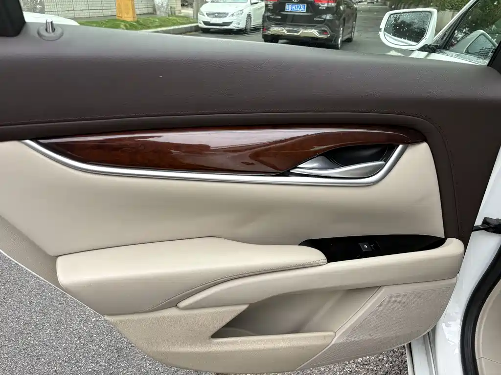 Cadillac XTS 2016 — фото 15