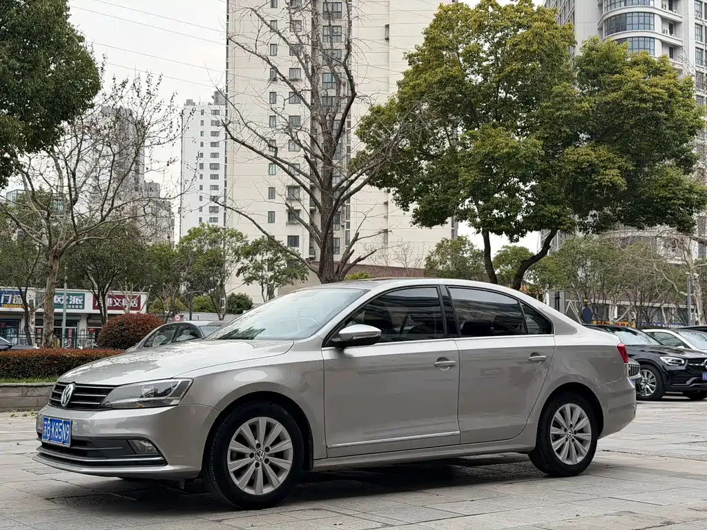 Volkswagen Sagitar 2016