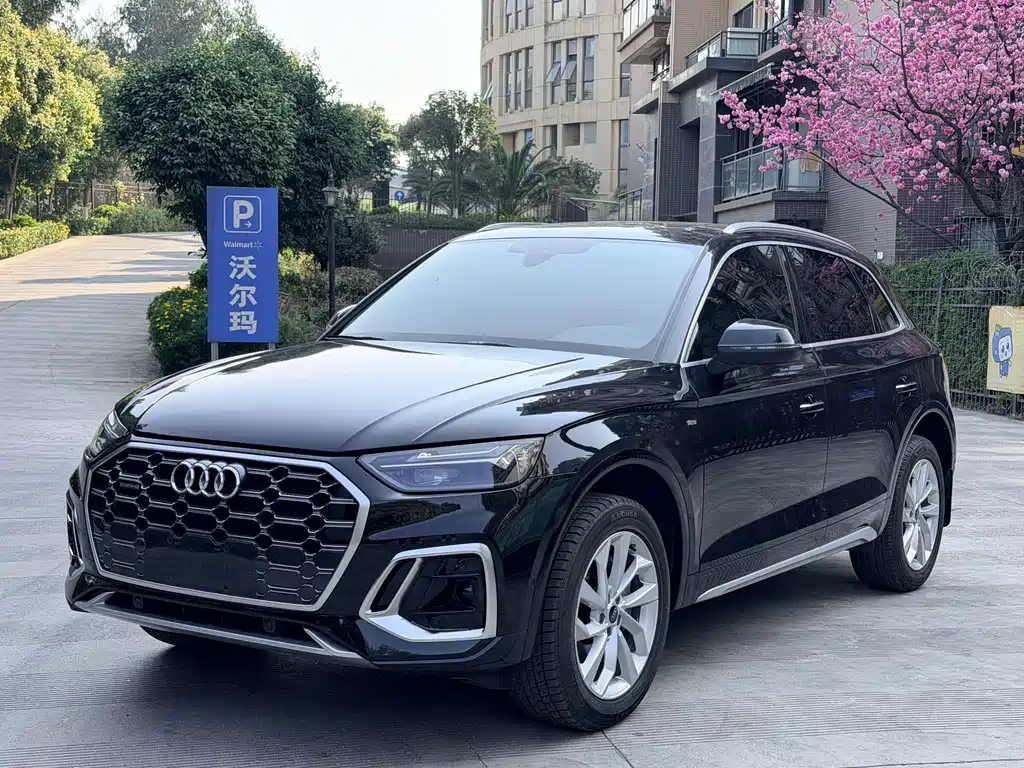 Audi Q5L 2022 — фото 1