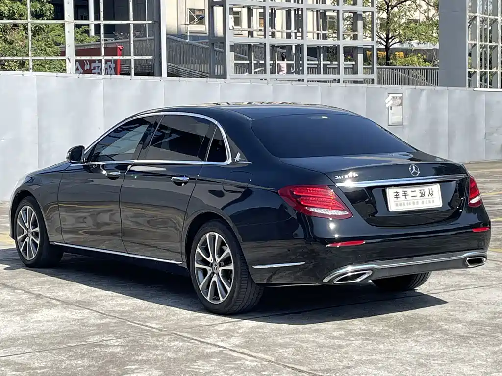 Mercedes-Benz E-Class 2017 — фото 30