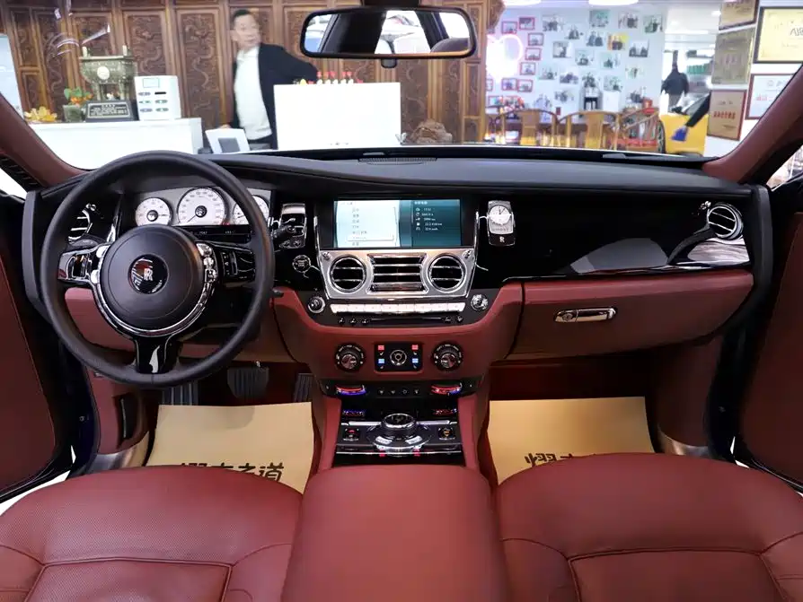Rolls-Royce Ghost 2015 — фото 17