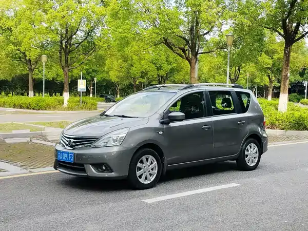 Nissan Livina 2013