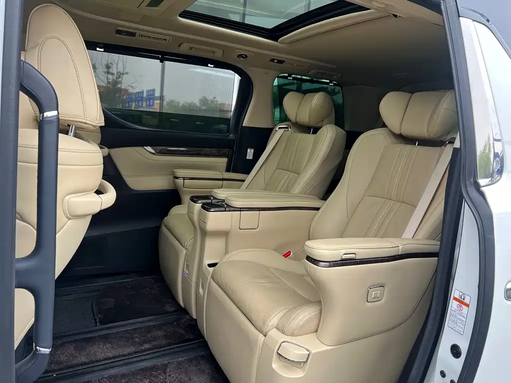 Toyota Alphard 2022 — фото 3