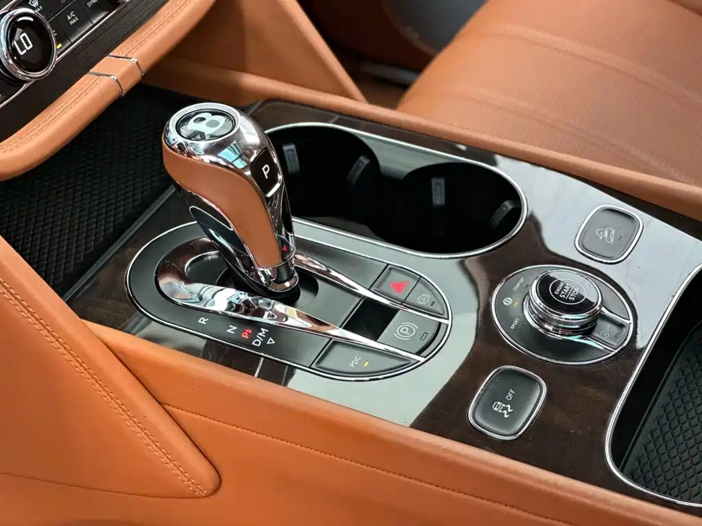 Bentley Bentayga 2019 — фото 17
