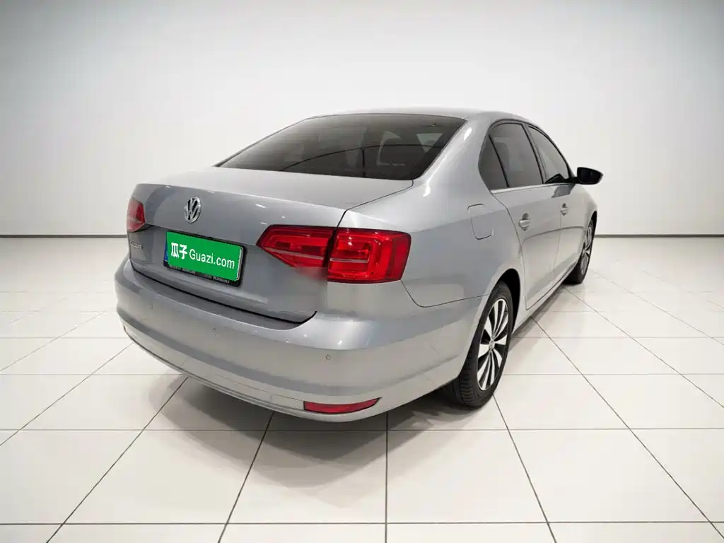 Volkswagen Sagitar 2015