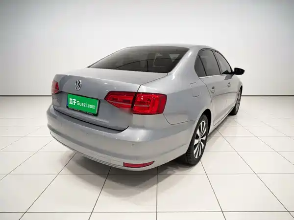 Volkswagen Sagitar 2015