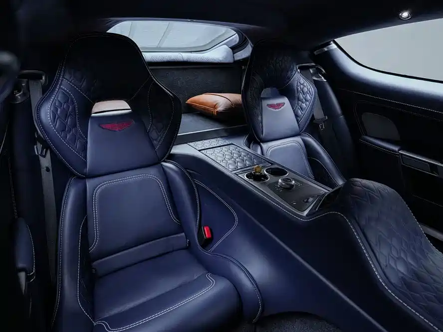Aston Martin Rapide 2017 — фото 13