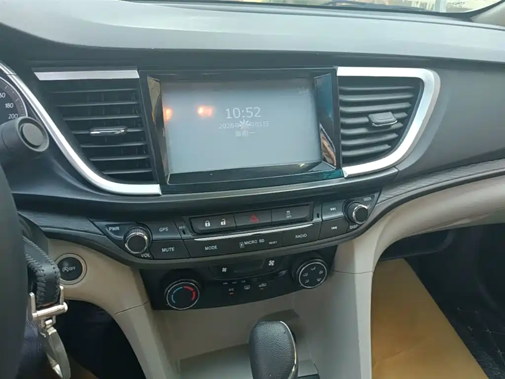 Buick Excelle 2015 — фото 13