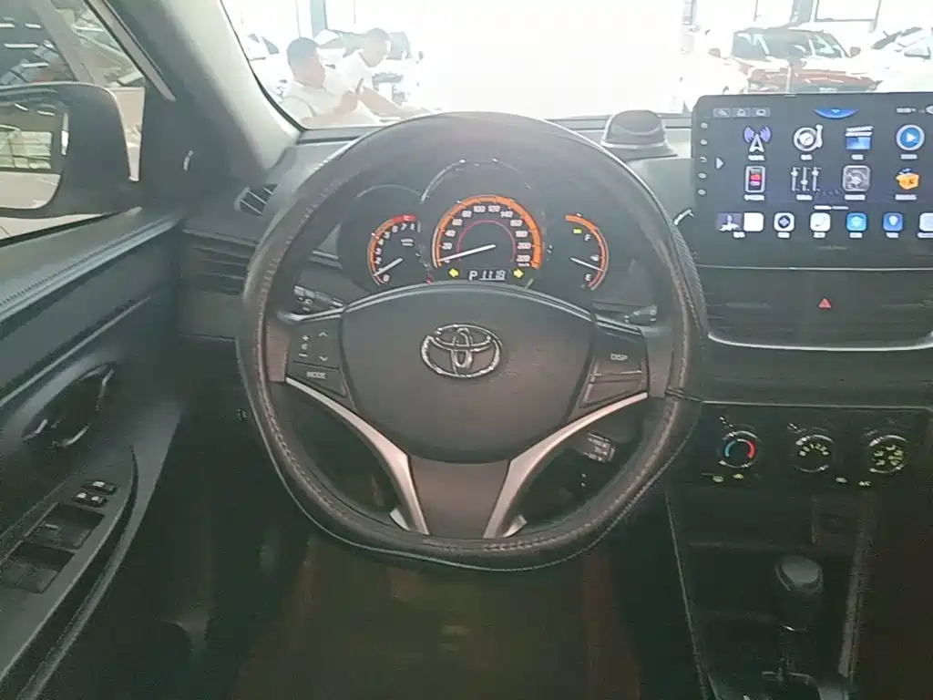 Toyota Yaris L 2022 — фото 11