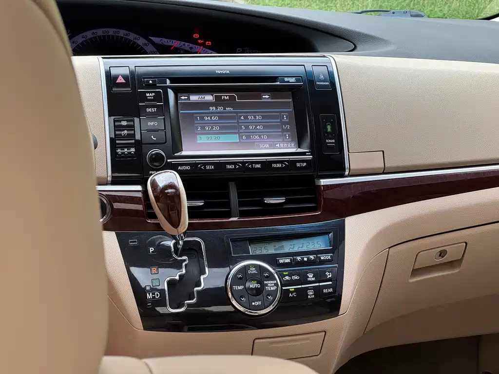 Toyota Previa 2015 — фото 15