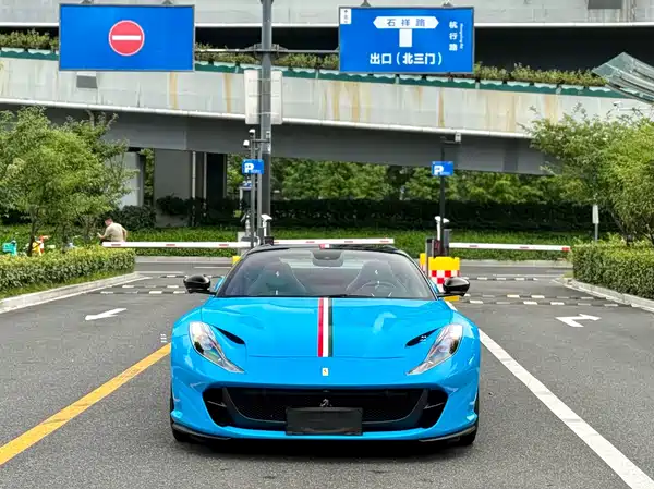Ferrari 812 2023