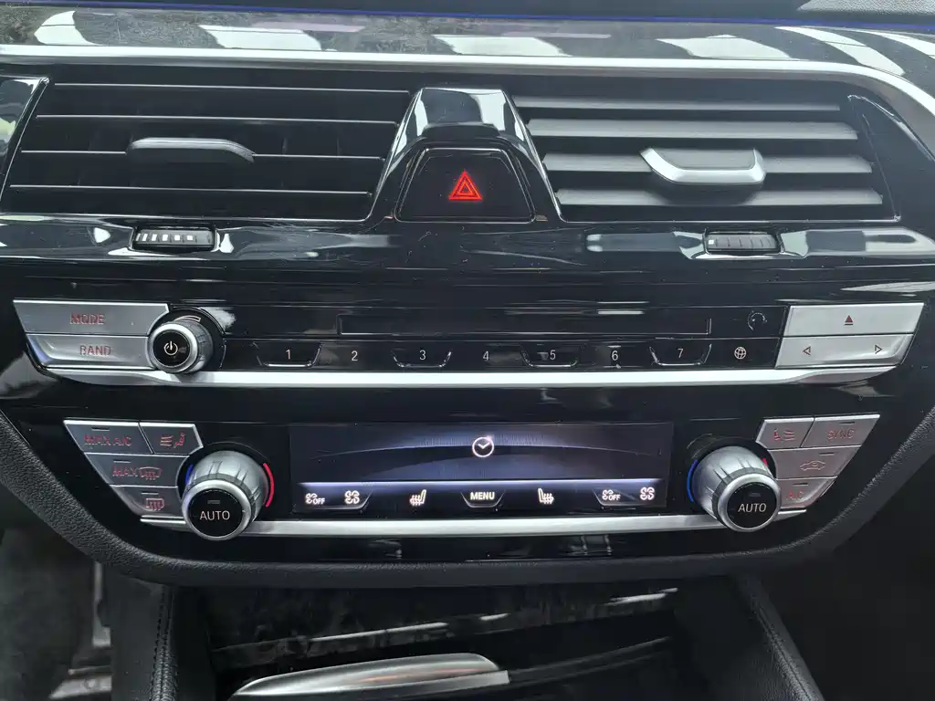BMW 5 Series 2018 — фото 12