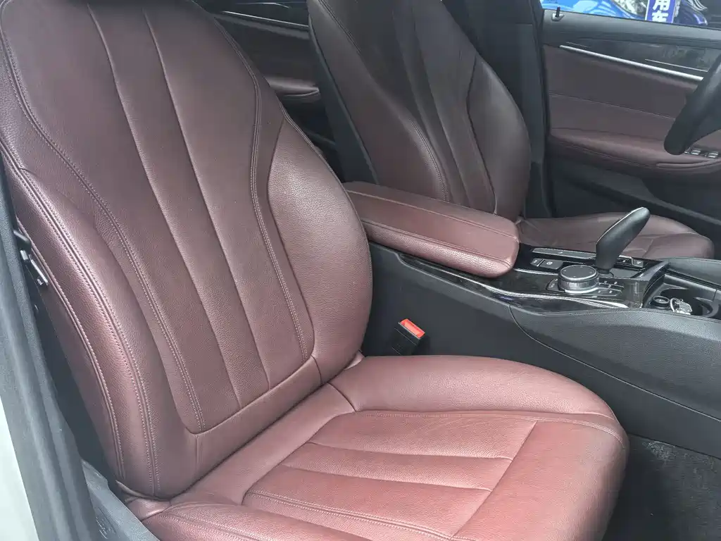 BMW 5 Series 2018 — фото 13