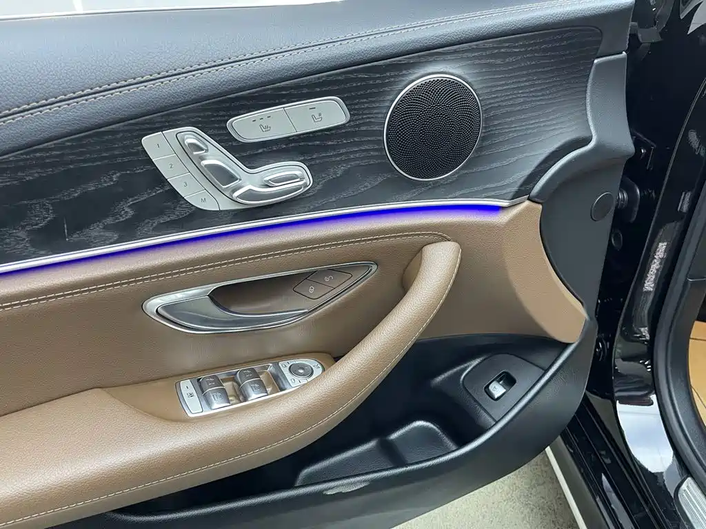 Mercedes-Benz E-Class 2023 — фото 12