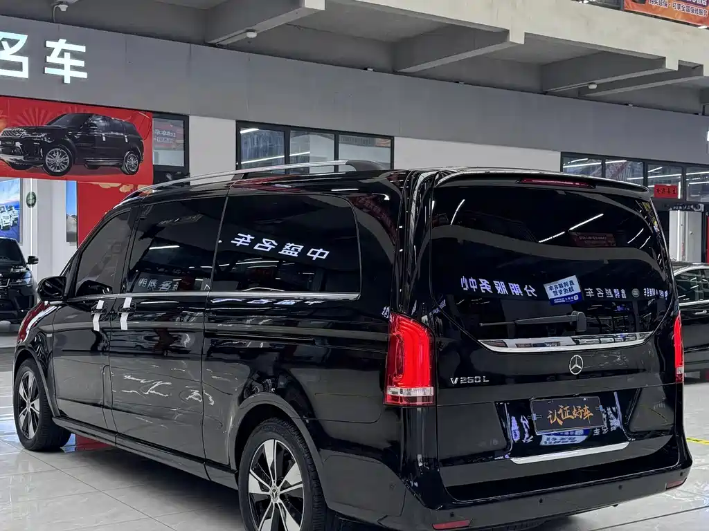 Mercedes-Benz V-Class 2022 — фото 15
