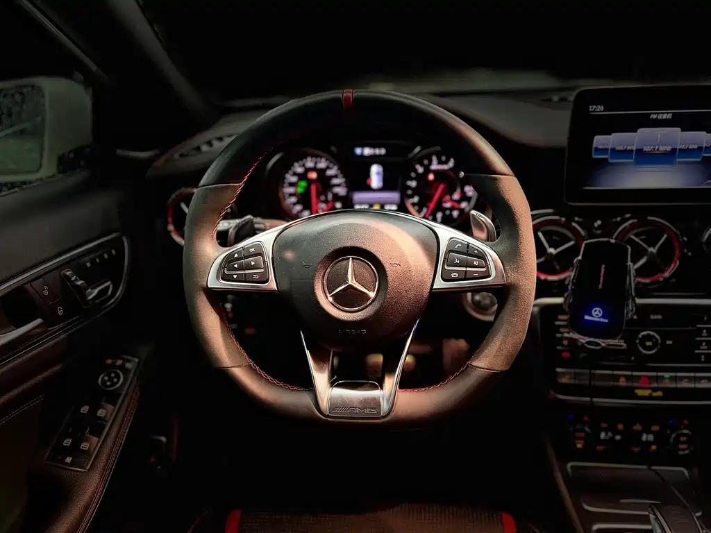 Mercedes-Benz GLA AMG 2019 — фото 11