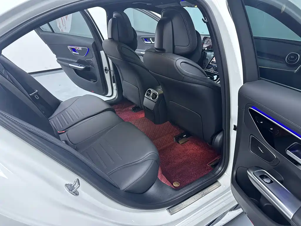 Mercedes-Benz C-Class 2024