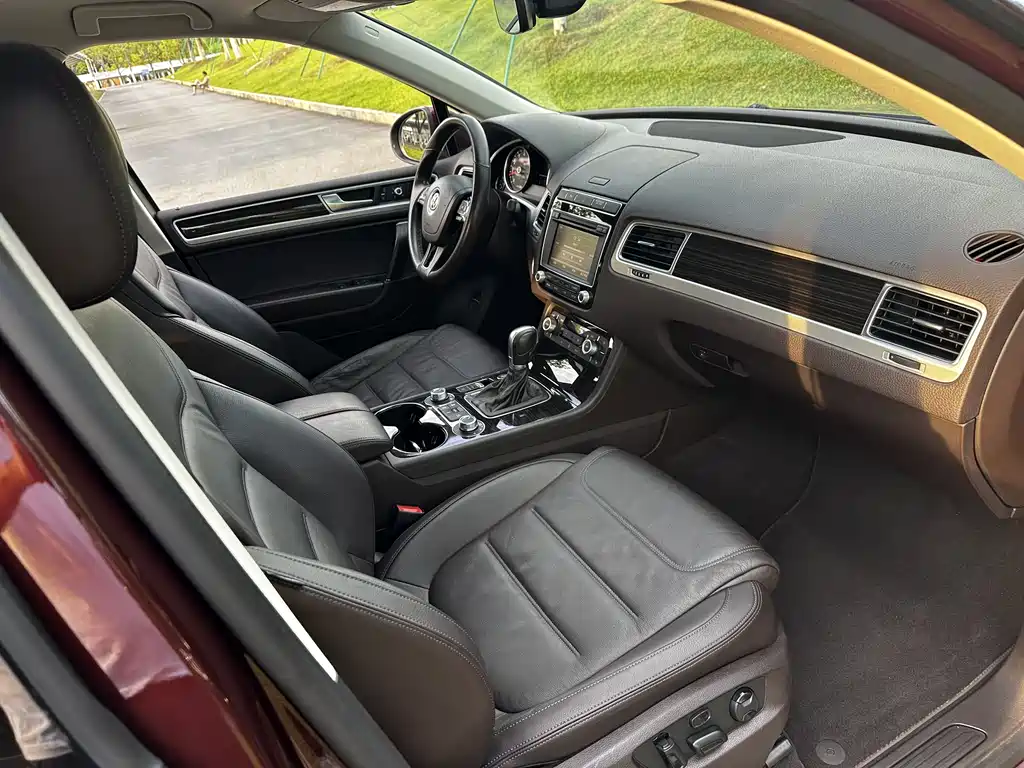 Volkswagen Touareg 2018 — фото 12