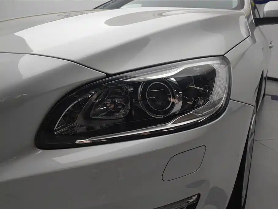 Volvo S60 2016 — фото 5