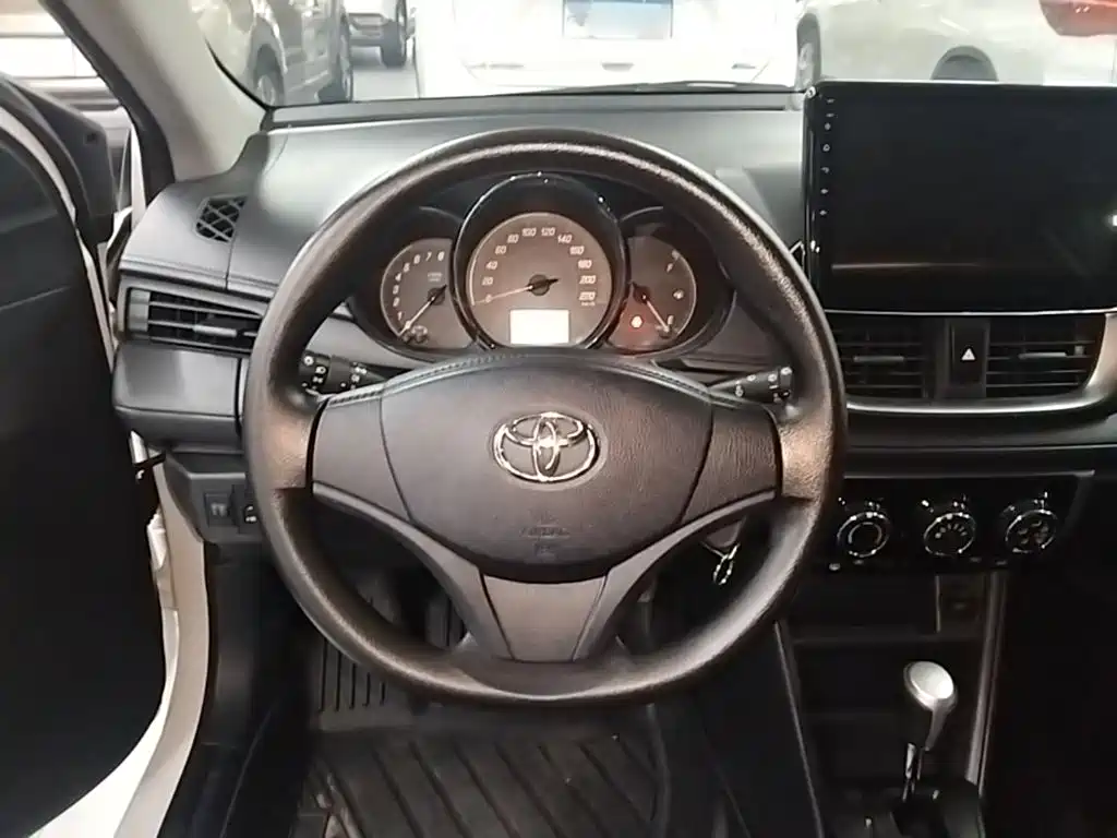 Toyota Yaris L 2021 — фото 11