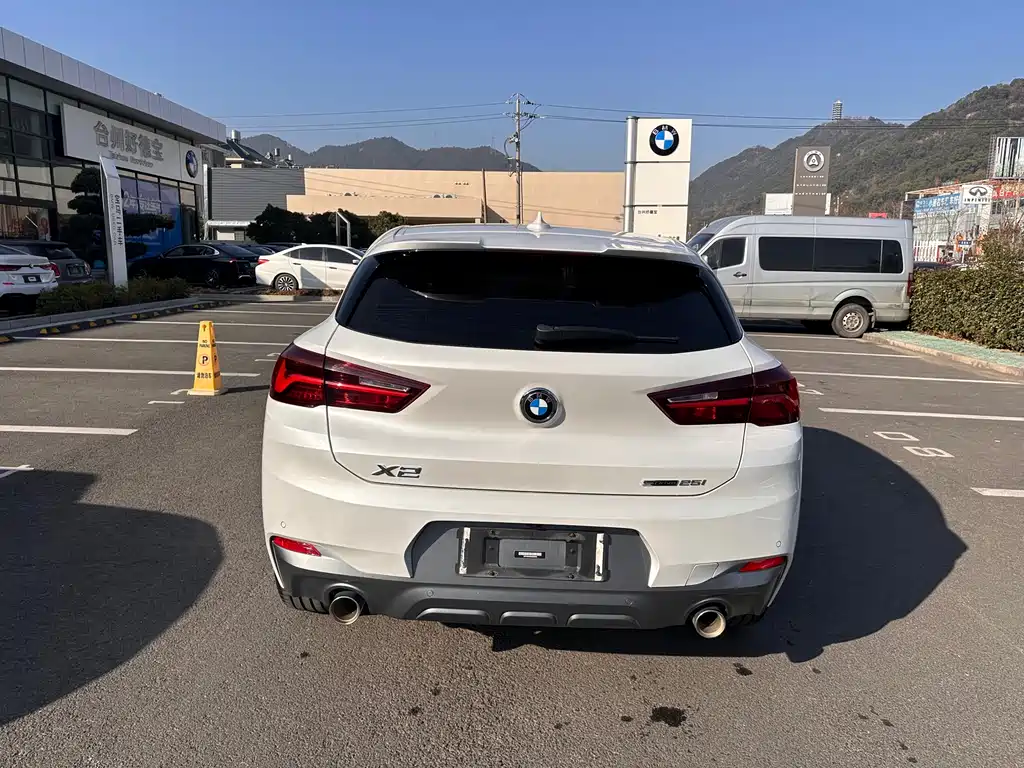 BMW X2 2022 — фото 11