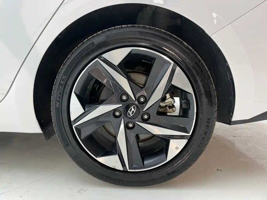 Hyundai Elantra 2022 — фото 19